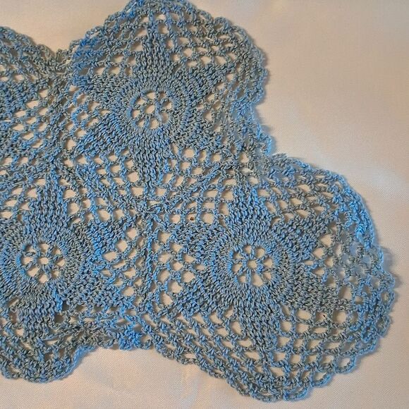 4 Pc. Handmade Vintage Crochet Doilies Set in Blue,Red, & White. - Picture 6 of 12